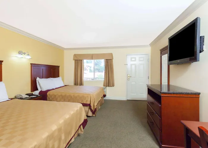 Travelodge By Wyndham Brea