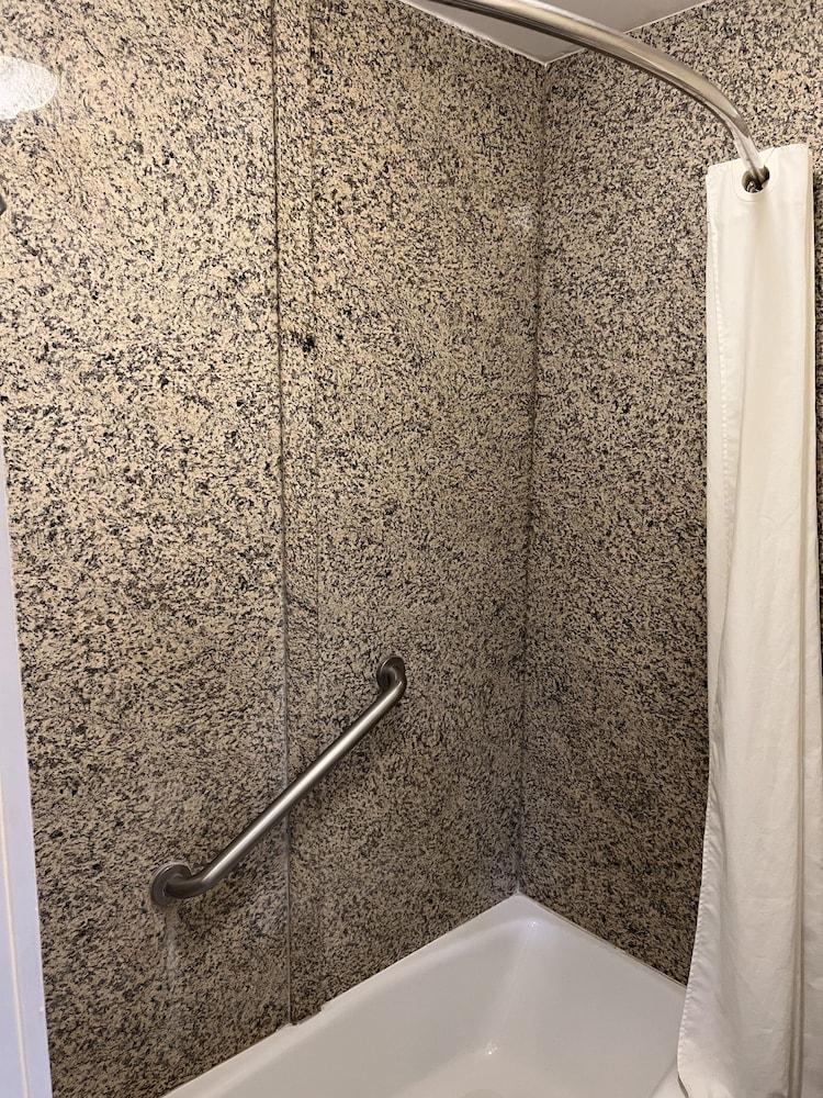 Travelodge By Wyndham Brea